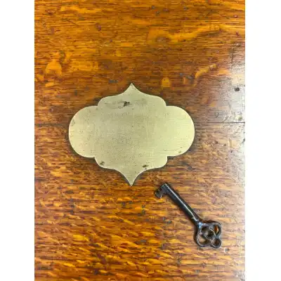 Antiker Schubladenschrank