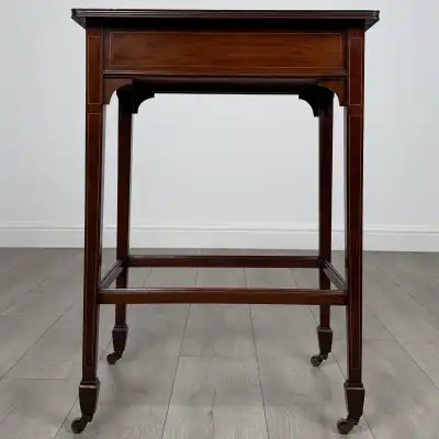 Beistelltisch mit Rollen