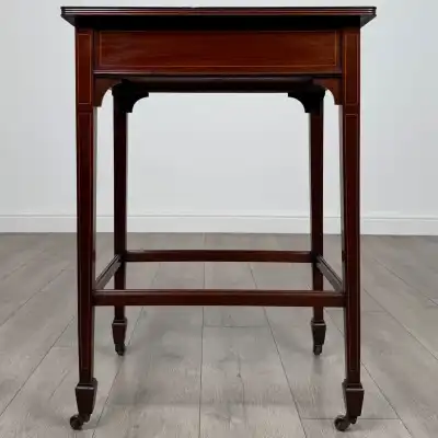 Beistelltisch mit Rollen