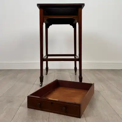 Beistelltisch mit Rollen