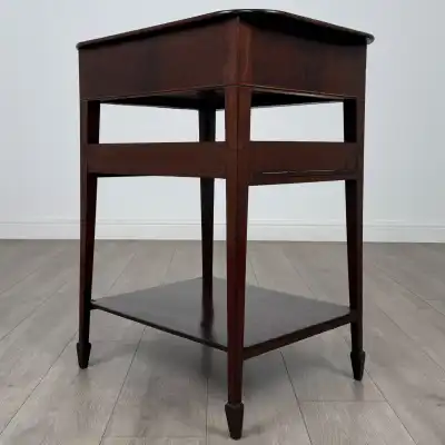 Antiker Beistelltisch