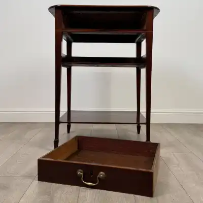 Antiker Beistelltisch