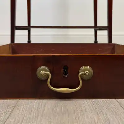 Antiker Beistelltisch