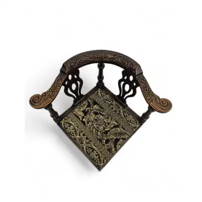 Handgeschnitzter Eckstuhl