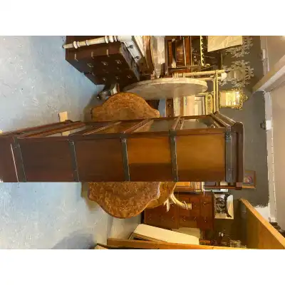 Dekorativer Bücherschrank