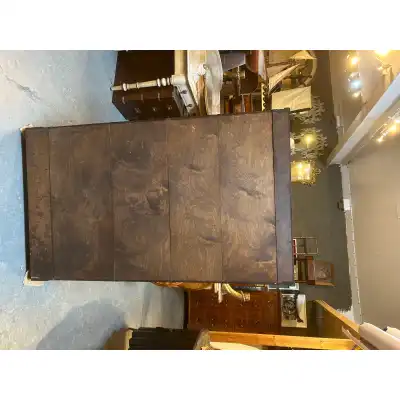 Dekorativer Bücherschrank