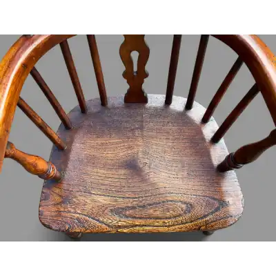 Kinderstuhl mit Armlehnen Antik