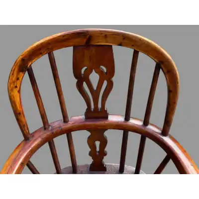 Kinderstuhl mit Armlehnen Antik