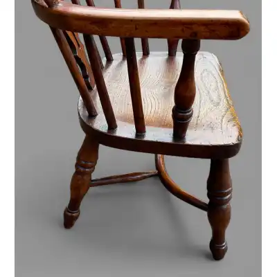 Kinderstuhl mit Armlehnen Antik