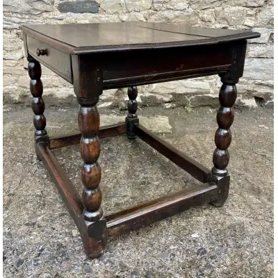 Kleiner Beistelltisch Antik