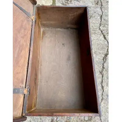 Seltene antike Truhe