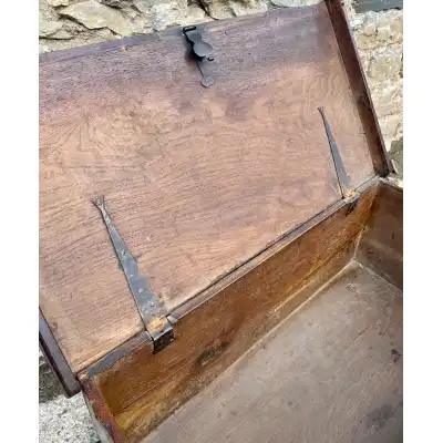 Seltene antike Truhe