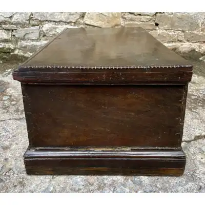 Seltene antike Truhe