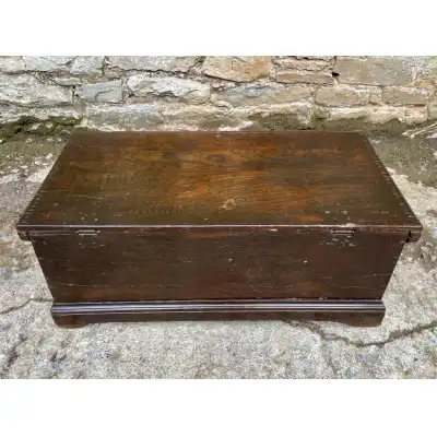 Seltene antike Truhe