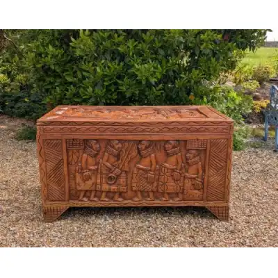 Afrikanische Holztruhe