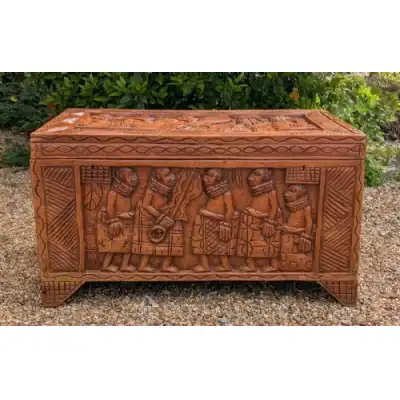 Afrikanische Holztruhe