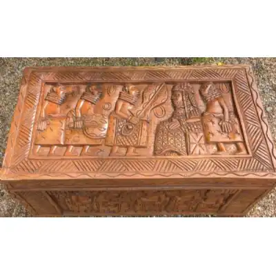 Afrikanische Holztruhe