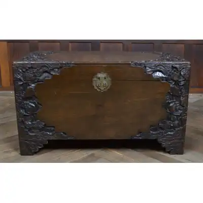 Truhe Antik aus Kampferholz | Chinesische Deckenbox mit Schnitzereien