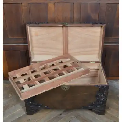 Truhe Antik aus Kampferholz | Chinesische Deckenbox mit Schnitzereien