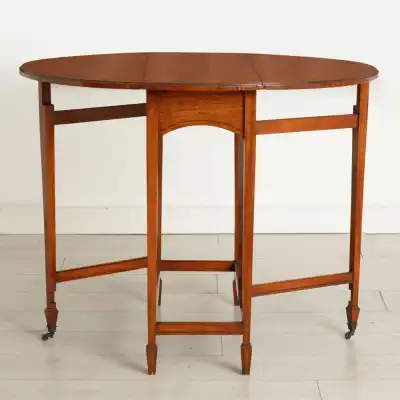 Klapptisch mit Intarsien