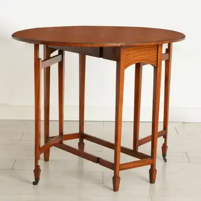 Klapptisch mit Intarsien