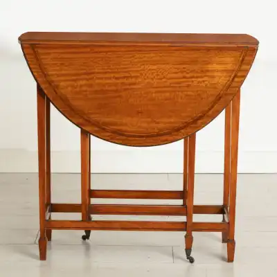 Klapptisch mit Intarsien