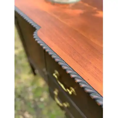 Sideboard Mahagoni Antik – Elegantes englisches Möbelstück