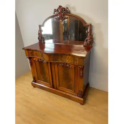 Sideboard mit Spiegel