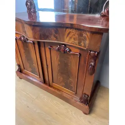 Sideboard mit Spiegel