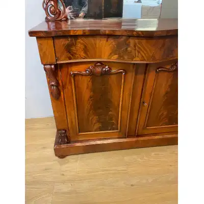 Sideboard mit Spiegel
