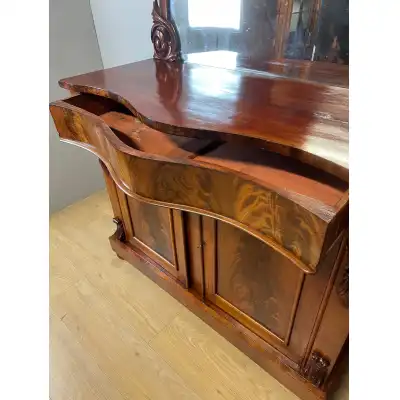 Sideboard mit Spiegel