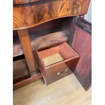 Sideboard mit Spiegel