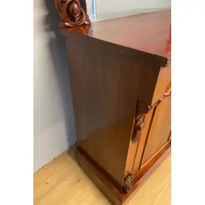 Sideboard mit Spiegel