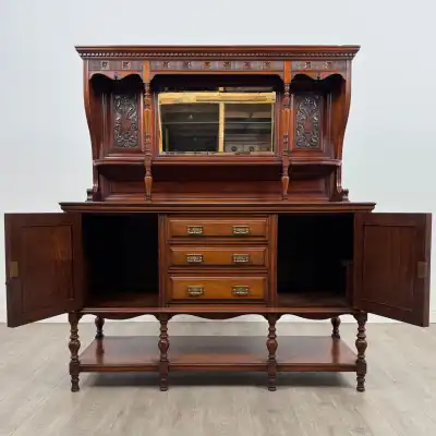 Antikes Sideboard mit Aufsatz 