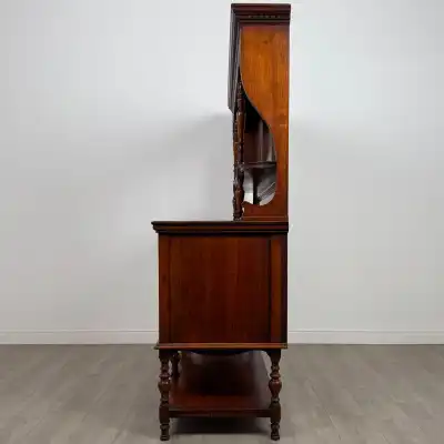 Antikes Sideboard mit Aufsatz 