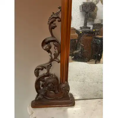 Antikes Sideboard mit Stauraum und verglasten Türen