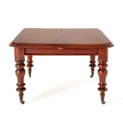 Massiver Esstisch Ausziehbar mit Patina