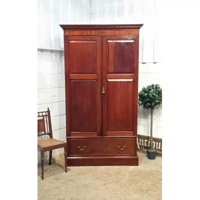 Schmaler orignal edwardianischer Mahagoni Kleiderschrank 1900