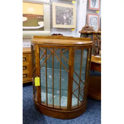 Antike Art Deco Vitrine von ca. 1920 Nussbaum 