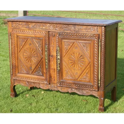 Hervorragendes französisches bretonisches Buffet/Sideboard aus Nussbaumholz von ca. 1850