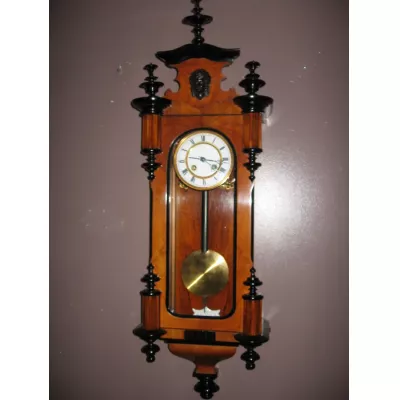Antike Wiener Wanduhr aus Nussbaum von ca. 1895
