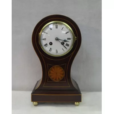 Französische Belle Epoque Kaminuhr mit Mahagoni Gehäuse von ca. 1900