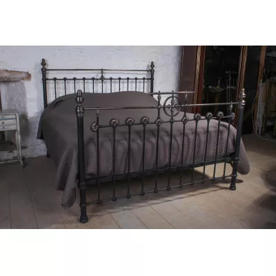 Großes original viktorianisches Kingsize Bett Eisen Messing