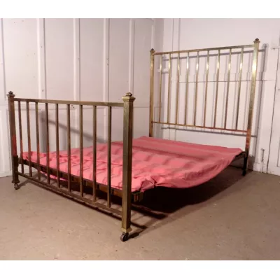 Schönes französisches Messing Doppelbett von ca. 1880