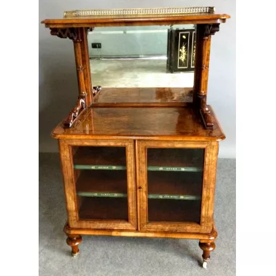 Victorian Burr Nussbaum Sideboard/Musikschrank von ca. 1880