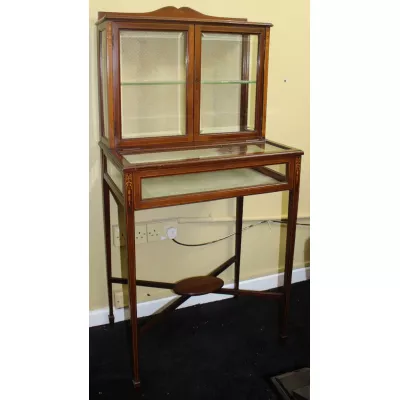 Glasierte Edwardian Intarsien Mahagoni Bijouterie Vitrine von ca. 1900