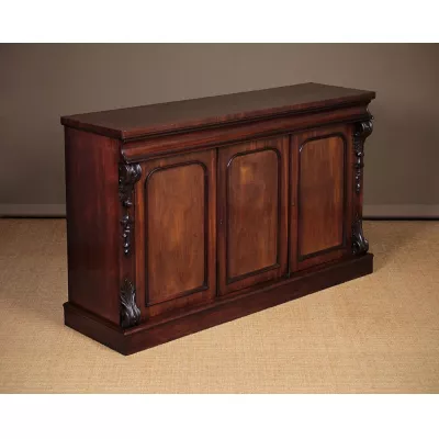 Dreitüren Mahagoni Sideboard von ca. 1860