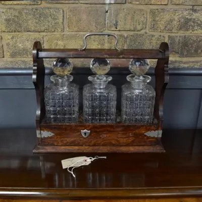 Edwardianischer antiker Flaschenhalter Tantalus Rarität Eiche 1890