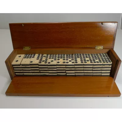 Seltenes original viktorianisches Domino Set Ebenholz Knochen Mahagoni Box 1890