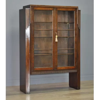 Attraktiver Vintage 1930er Maple & Co. Art Deco Nussbaum verglaster Bücherschrank